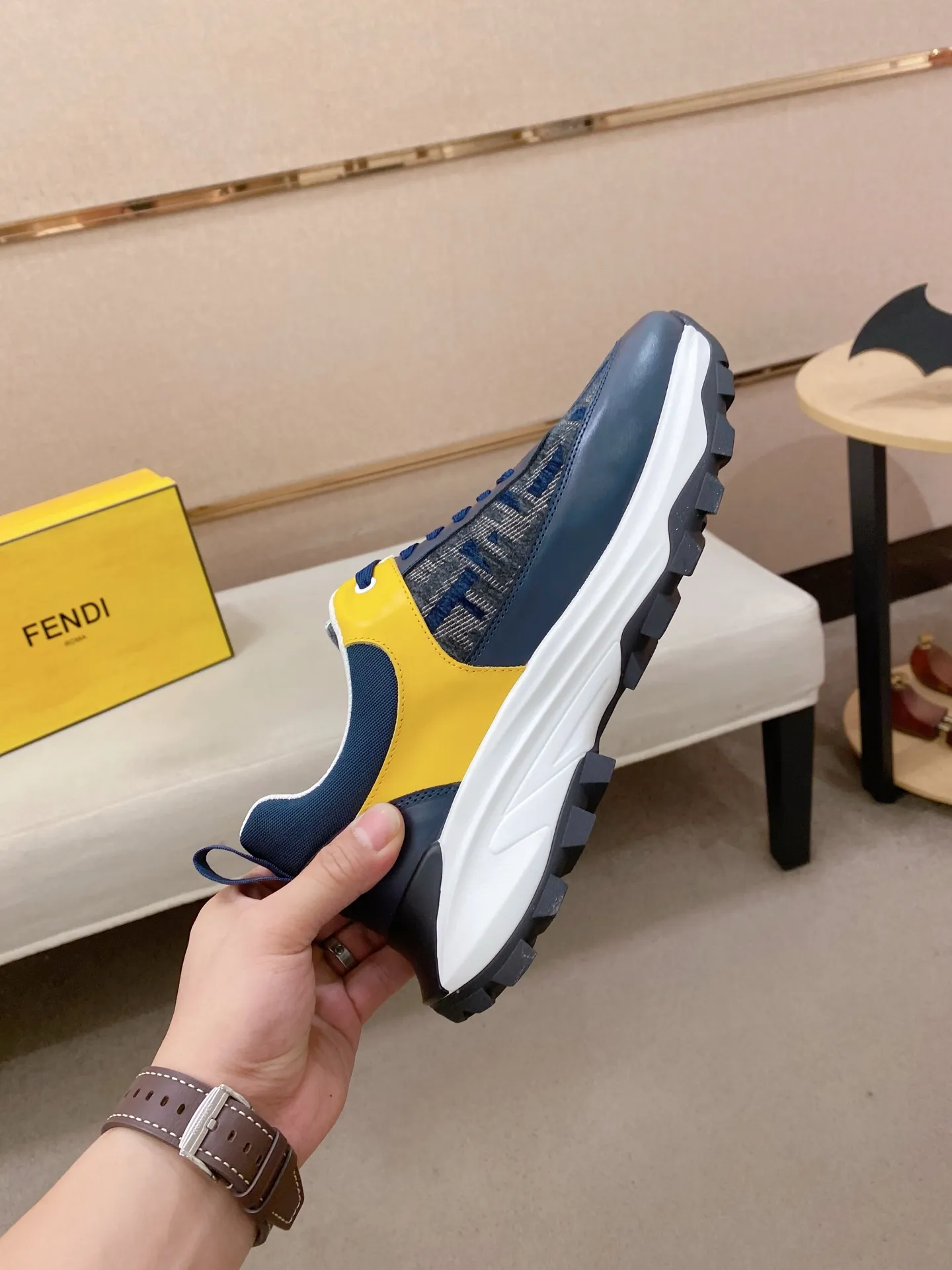 Men's shoes 💰 462💰 (fendi) New style 👊🏻 upper 🇮🇹 imported cowhide fabric 🇩🇪 lining imported sheepskin lining. The original outsole is molded to highlight the identity of every man, and the upper foot is elegant and stable🚶🏻🚶🏻The high-end custom counters reproduce the original version📯No matter the wind or rain, the shoe last remains unchanged and can withstand the verification of time🔍️,🔵 Size: 38-44